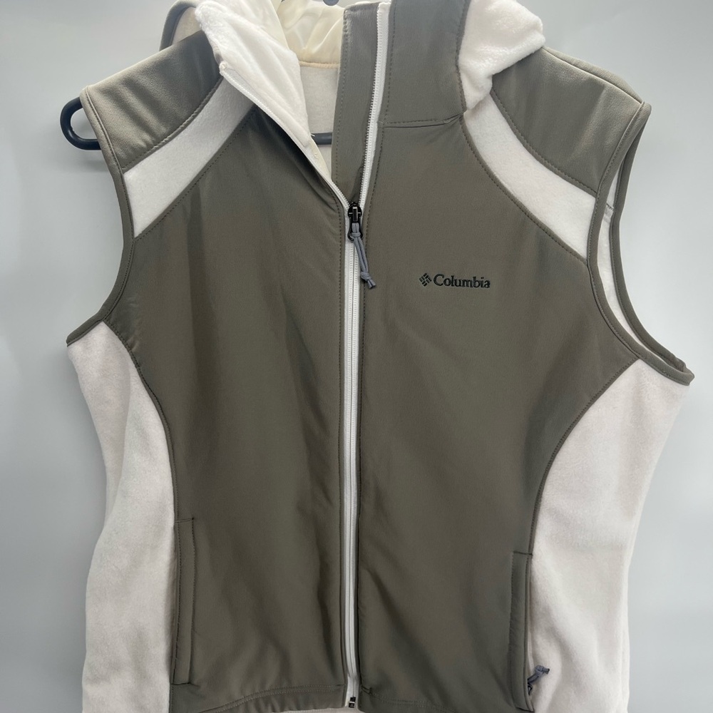 Columbia Grey & White Vest